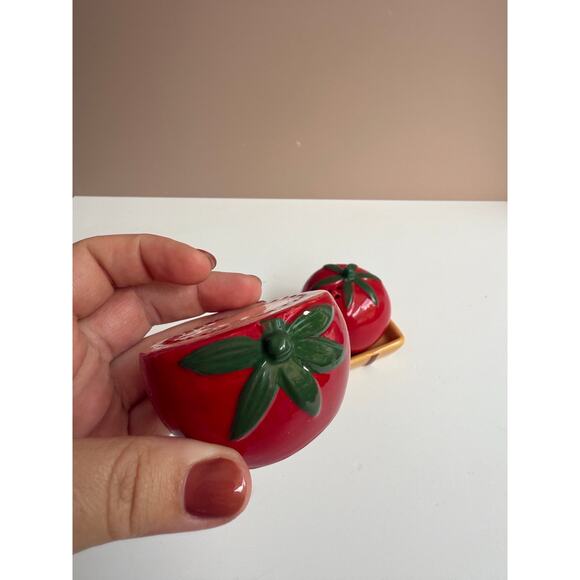 Tomato & Sliced Tomato Salt and Pepper Shakers | Cute Kitschy Decor Farm Country - Picture 5 of 8